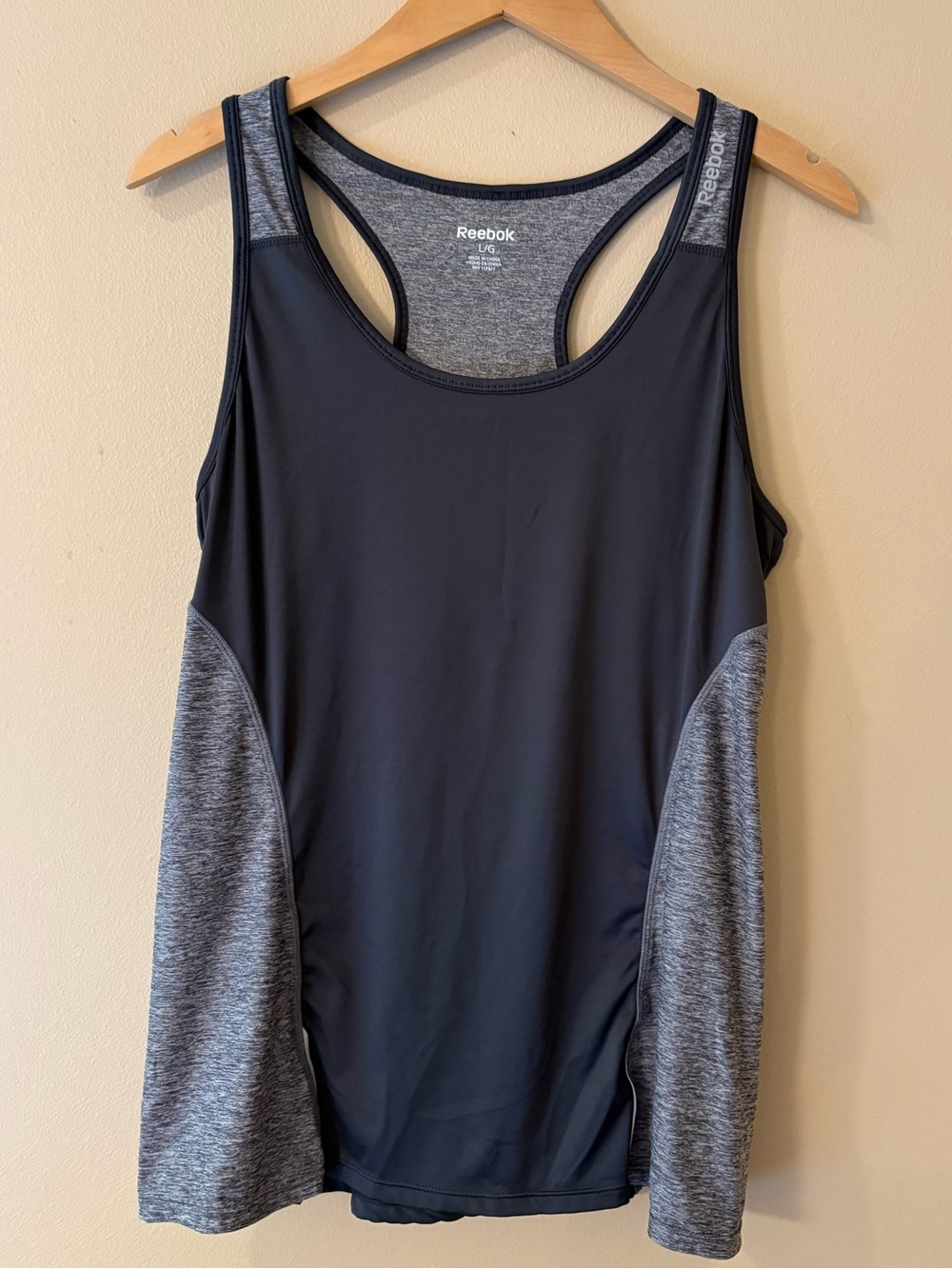 Reebok Gray Tank Size Large in Excellent Condition